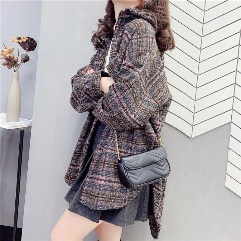 Women's Vintage Hong Kong Style Loose Wool Coat with Plaid Shirt Thickened Brushed Fleece Autumn Winter New Loose Fit Outerwear
Women's Vintage Hong Kong Style Loose Wool Coat with Plaid Shirt Thickened Brushed Fleece Autumn Winter New Loose Fit Outerwear