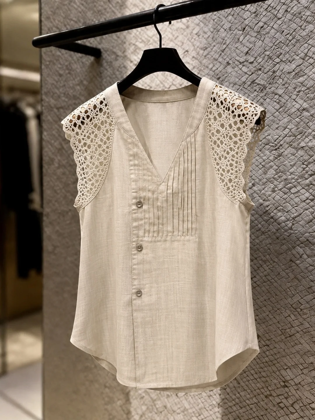 Fashionable V-Neck Hollow out Top Women's Commute Versatile Summer 2026 Silk Blend Short Sleeve Straight Cut Korean Style
Fashionable V-Neck Hollow out Top Women's Commute Versatile Summer 2026 Silk Blend Short Sleeve Straight Cut Korean Style
