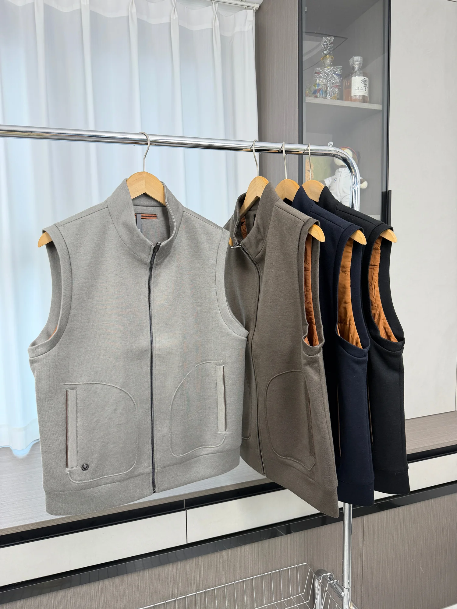 Heavyweight Italian Order! Autumn Winter Men's High-End Stand Collar Wool Knitted Zipper Open Cardigan Vest Youth Casual Faion
Heavyweight Italian Order! Autumn Winter Men's High-End Stand Collar Wool Knitted Zipper Open Cardigan Vest Youth Casual Faion