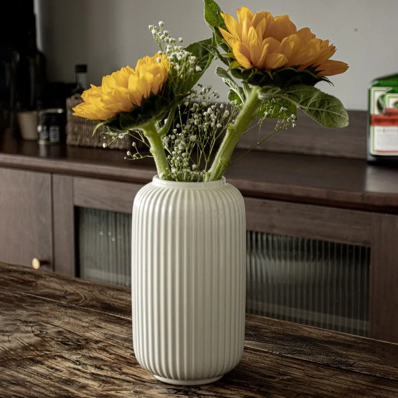 YFY Nordic style flower arrangement New Chinese vertical pattern ceramic flower Water raising dried flower decorative vase
YFY Nordic style flower arrangement New Chinese vertical pattern ceramic flower Water raising dried flower decorative vase
