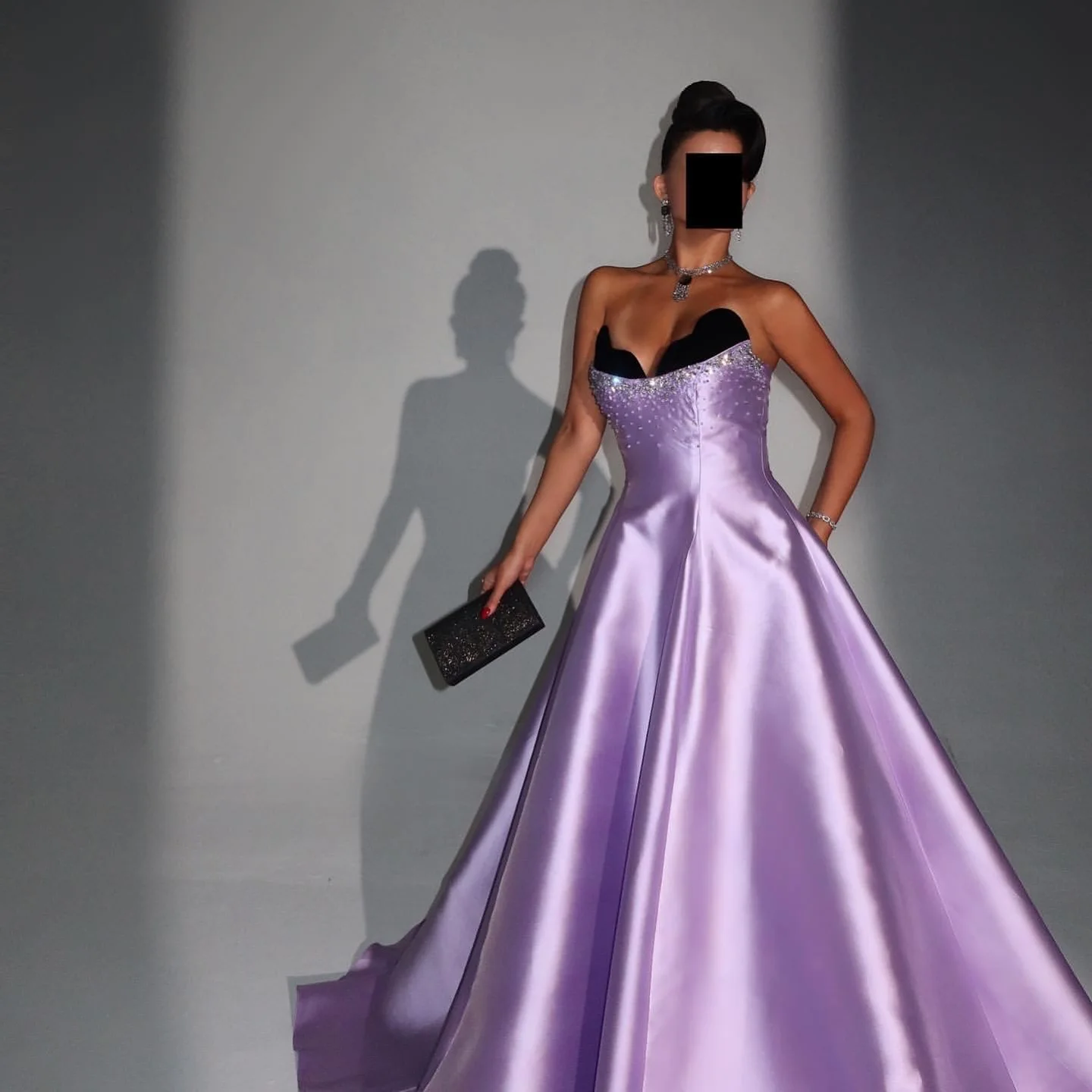 Customized Temperament Strapless Satin Crystal Sleeveless Evening Dresses Elegant Floor Length Celebrity Gowns Vestido De Noche
Customized Temperament Strapless Satin Crystal Sleeveless Evening Dresses Elegant Floor Length Celebrity Gowns Vestido De Noche