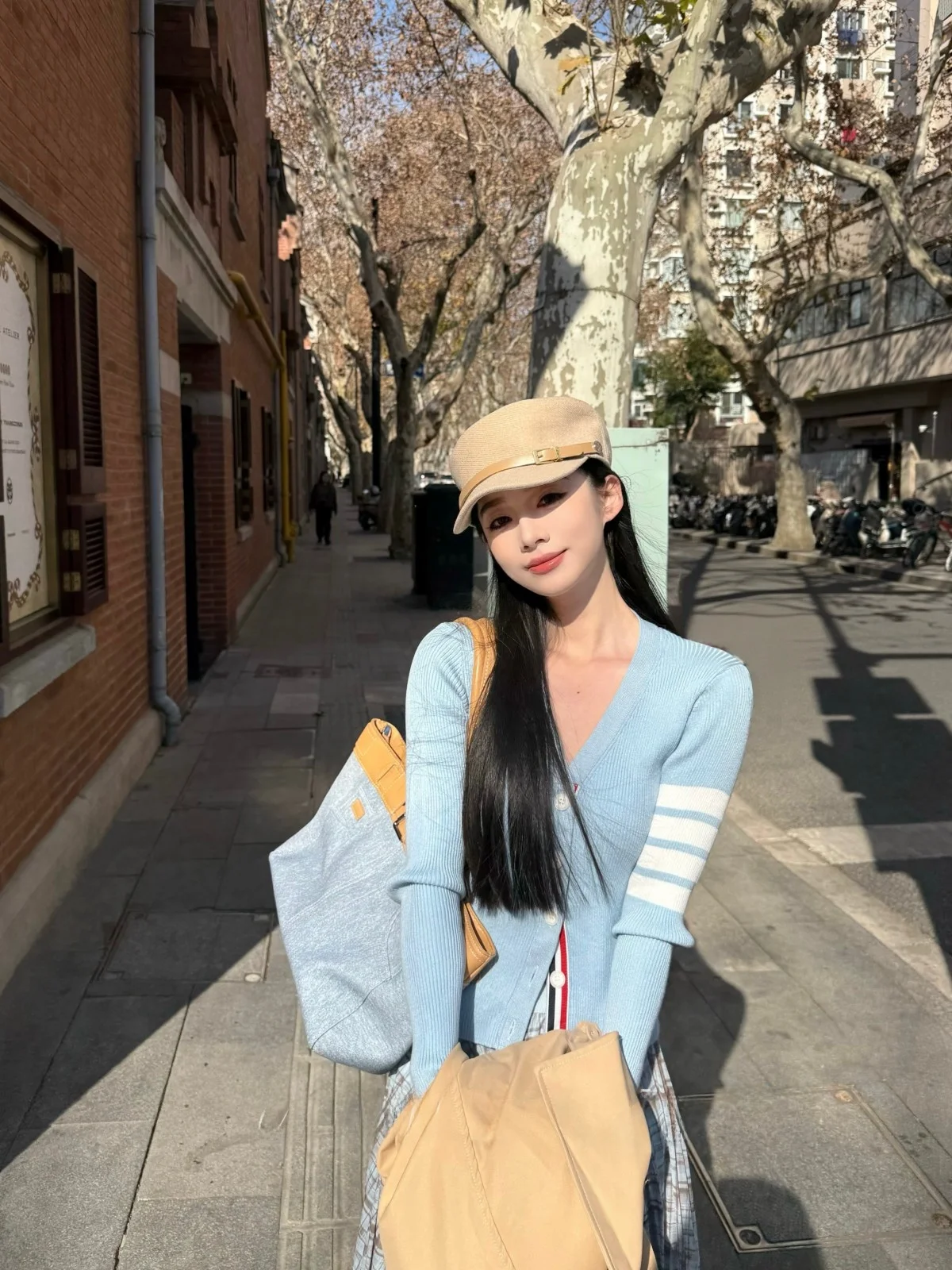 SIMONA Baby Blue Вязаный кардиган с длинными рукавами и V-образным вырезом, женский, приталенный, мягкий, в корейском стиле, для повседневной носки, модный
SIMONA Baby Blue Вязаный кардиган с длинными рукавами и V-образным вырезом, женский, приталенный, мягкий, в корейском стиле, для повседневной носки, модный