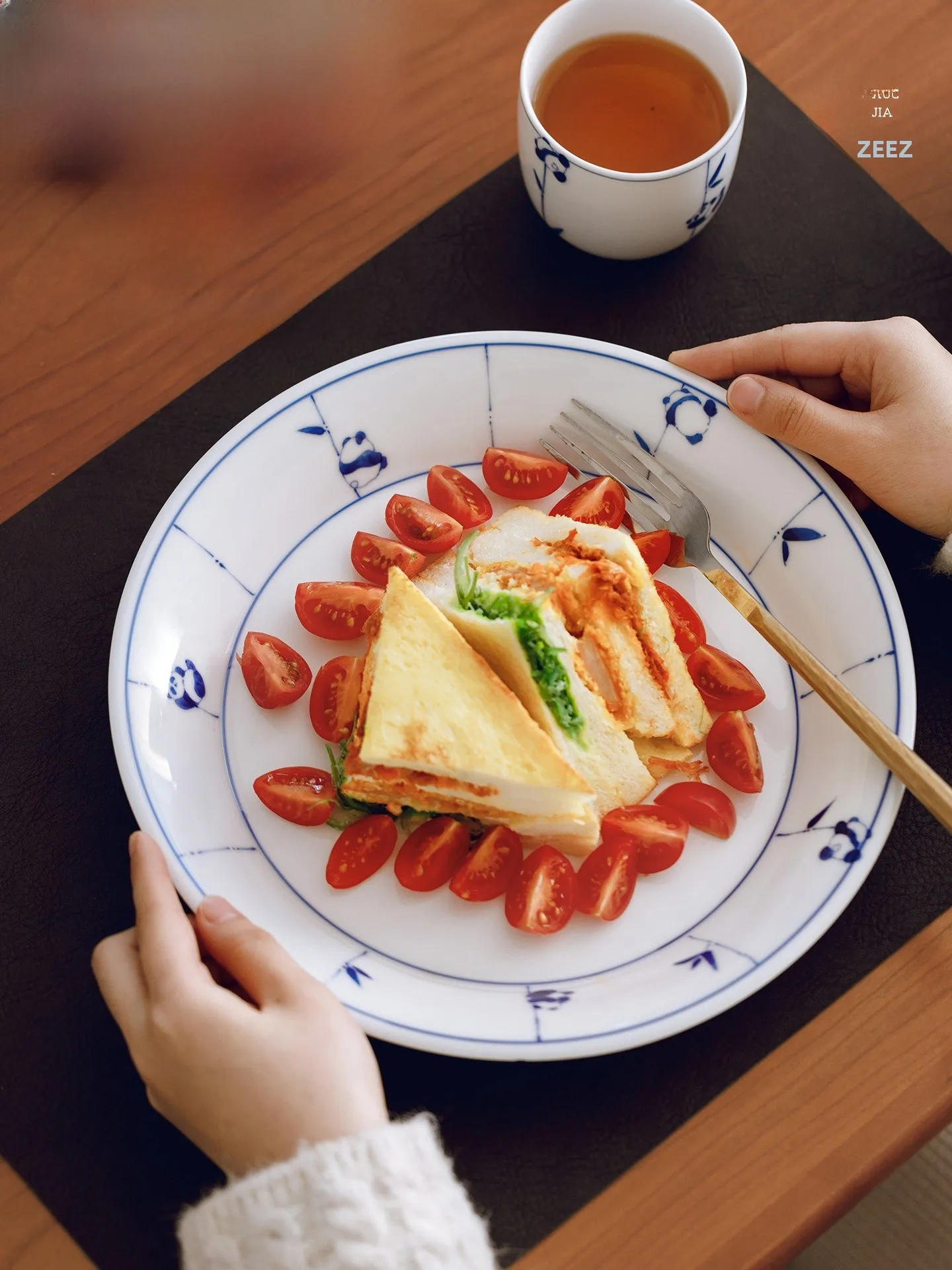 Hand-Painted Cerc Plate Jingdezhen Blue And White Chinese Sle Fried Food Plate Cute Multifunctional Dinnerware Plate
Hand-Painted Cerc Plate Jingdezhen Blue And White Chinese Sle Fried Food Plate Cute Multifunctional Dinnerware Plate