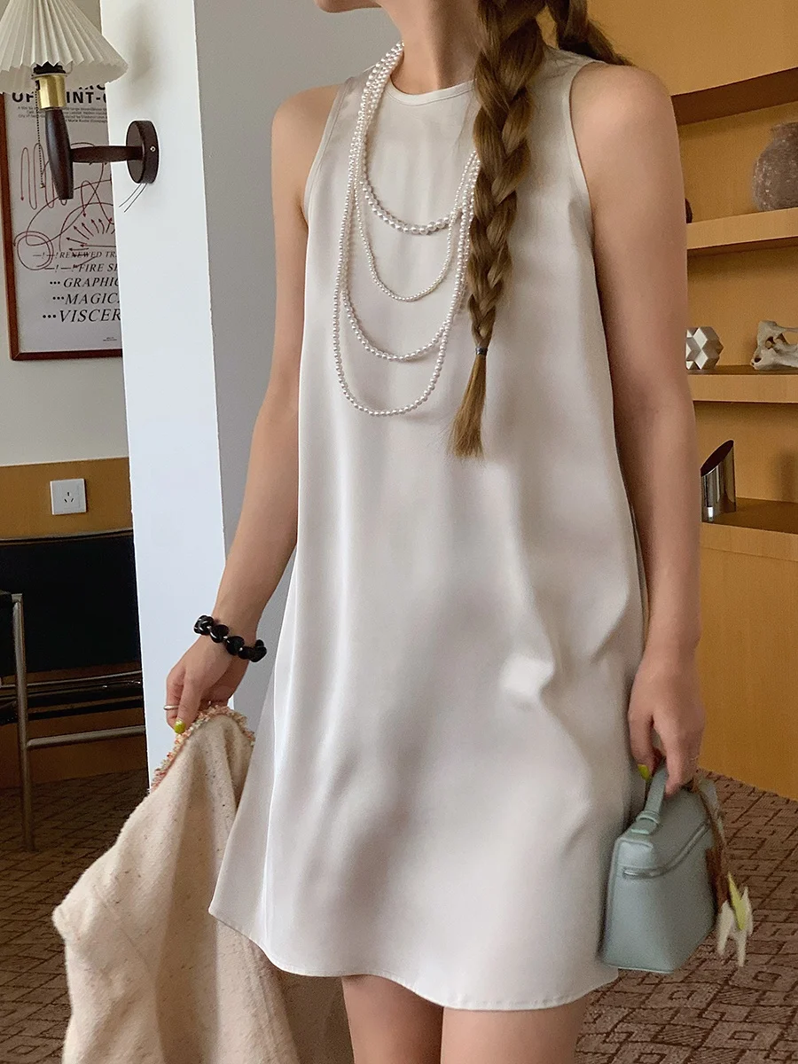 BLUETIQUE Silken Dress Korean Style Summer Season Lightweight Long A-Line Vest Dress Simple Elegance Sleeveless Gown
BLUETIQUE Silken Dress Korean Style Summer Season Lightweight Long A-Line Vest Dress Simple Elegance Sleeveless Gown