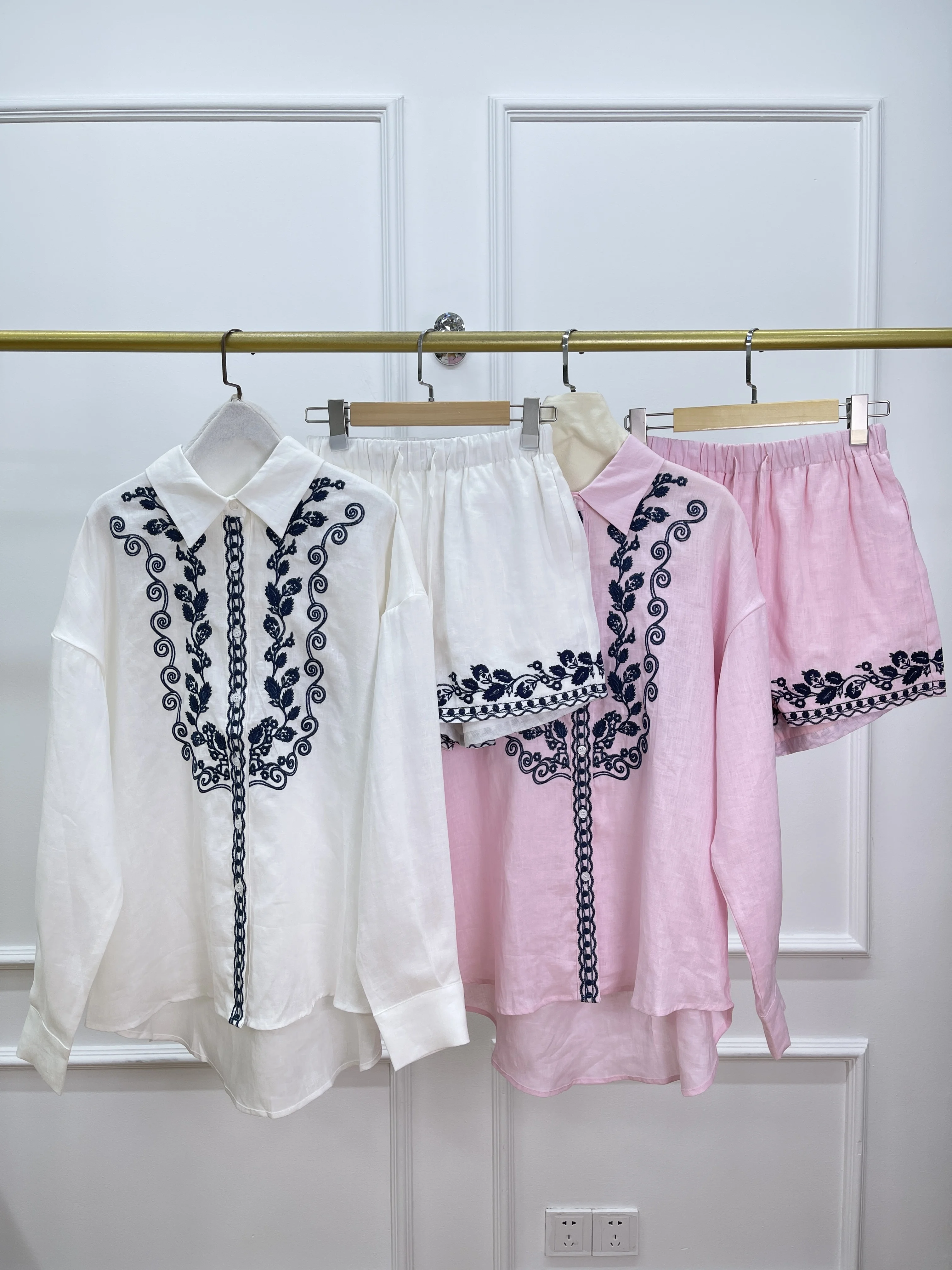 New Spring And Summer Linen High Quality Fashion Heavy Work Exquisite Embroidery Shirt Linen Shorts Suit
New Spring And Summer Linen High Quality Fashion Heavy Work Exquisite Embroidery Shirt Linen Shorts Suit
