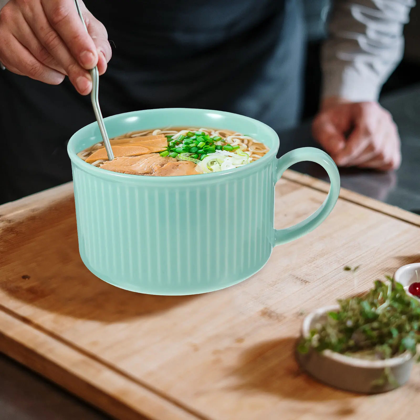 Большая керамическая миска для лапши быстрого приготовления с крышкой и герметичным уплотнением для сохранения свежести, для дома, офиса, общежития, многоразовая, для рамена и бенто
Большая керамическая миска для лапши быстрого приготовления с крышкой и герметичным уплотнением для сохранения свежести, для дома, офиса, общежития, многоразовая, для рамена и бенто