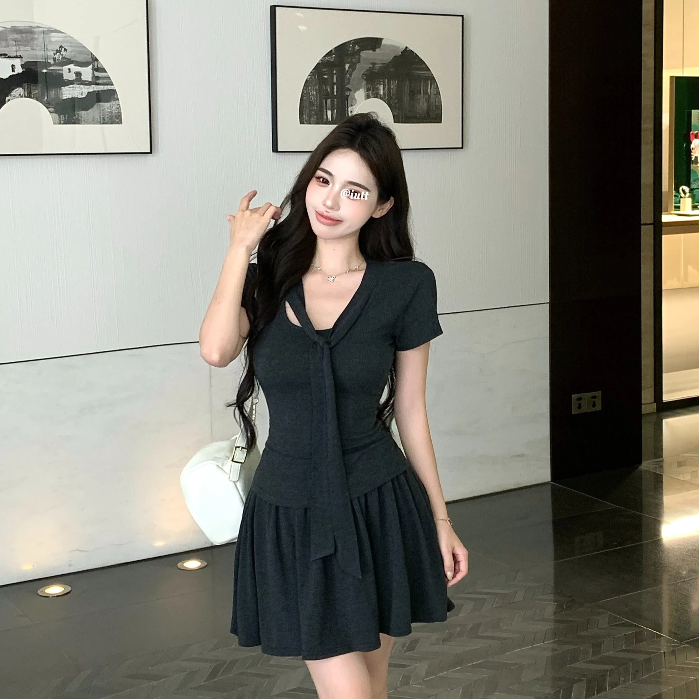 Summer Skin-Like Knot-Style Knitted Short-Sleeve T-Shirt And Pleated Skirt Set Casual Fashionable Anti-Aging Two-Piece Set
Summer Skin-Like Knot-Style Knitted Short-Sleeve T-Shirt And Pleated Skirt Set Casual Fashionable Anti-Aging Two-Piece Set