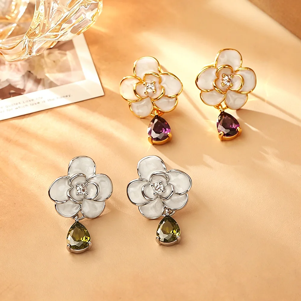 Fashionable and exquisite camellia zircon pendant earrings, fresh, sweet and high-end niche, light luxury and elegant earrings
Fashionable and exquisite camellia zircon pendant earrings, fresh, sweet and high-end niche, light luxury and elegant earrings