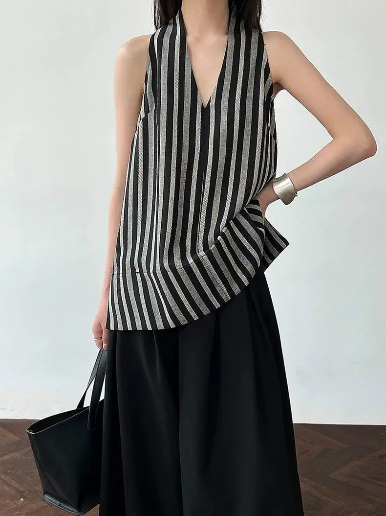 Temperament V-neck Striped Neck Sleeveless Shirt Women's 2026 Summer Chic Loose and Thin Shirt Top
Temperament V-neck Striped Neck Sleeveless Shirt Women's 2026 Summer Chic Loose and Thin Shirt Top