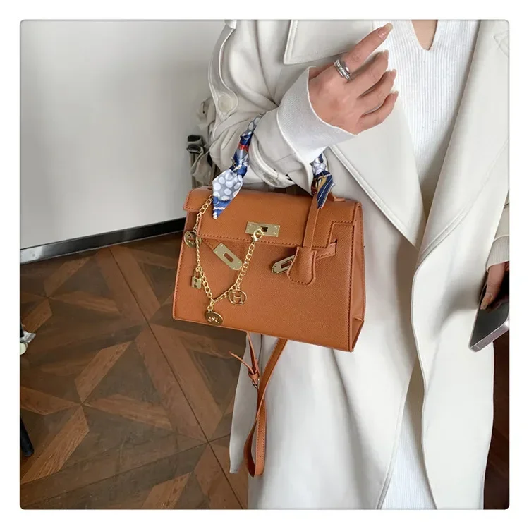 Luxury Chain Shoulder Bag 2025 New Arrival - Elegant Crossbody Handbag for Women, Premium Leather Tote with Gold Hardware
Luxury Chain Shoulder Bag 2025 New Arrival - Elegant Crossbody Handbag for Women, Premium Leather Tote with Gold Hardware