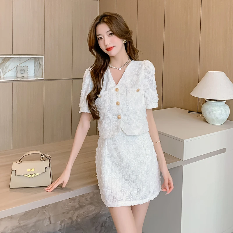 Women Sets 2023 New Summer V-neck Single-breasted Short Sleeved Lace Solid Color Small Cardigan Overskirt Two-piece Suit
Women Sets 2023 New Summer V-neck Single-breasted Short Sleeved Lace Solid Color Small Cardigan Overskirt Two-piece Suit