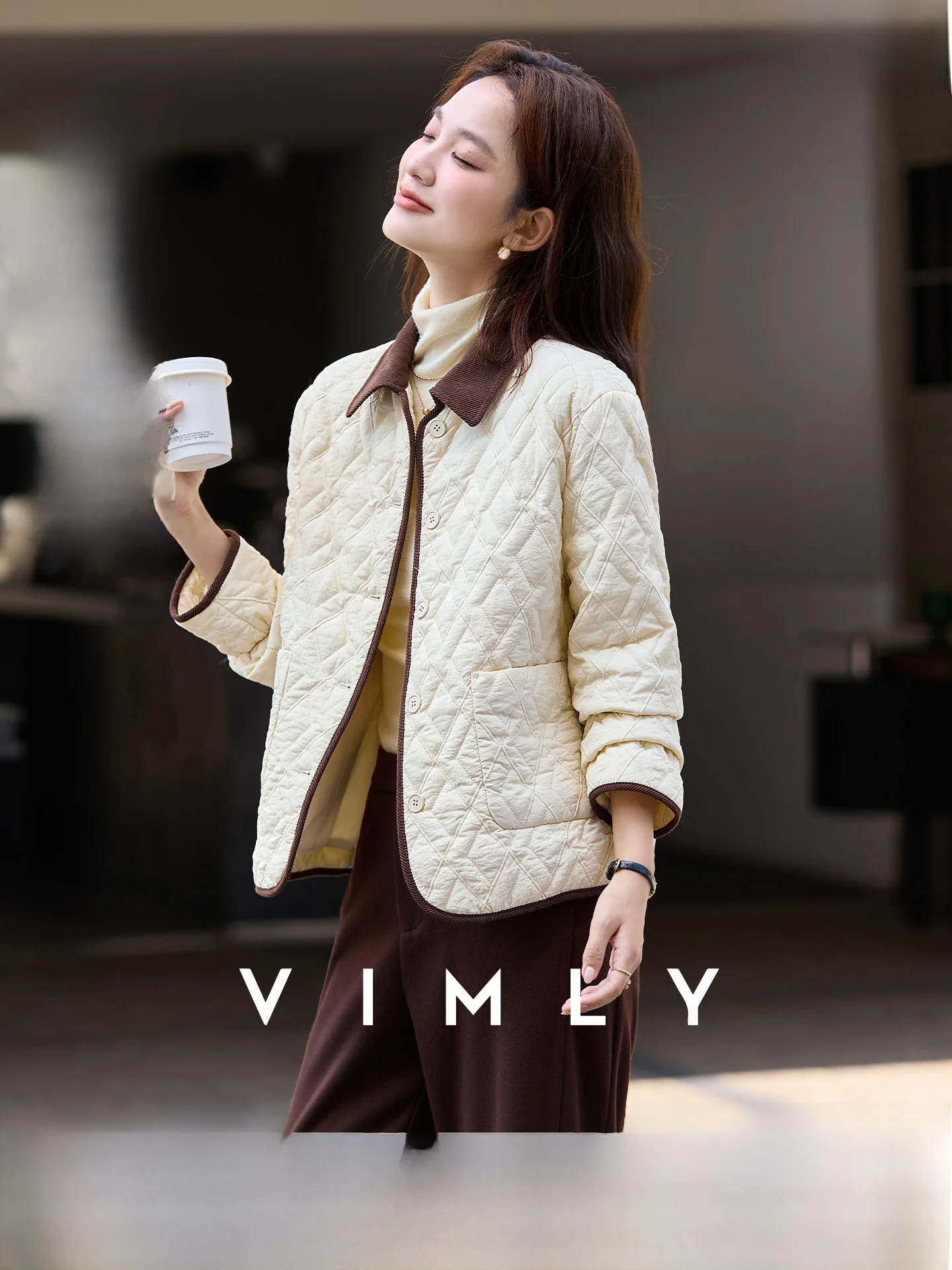 Легкая утолщенная хлопковая куртка укороченного фасона с пуговицами и карманами, в уличном стиле, спортивная, повседневная, женская, весенняя, новая модная модель
Легкая утолщенная хлопковая куртка укороченного фасона с пуговицами и карманами, в уличном стиле, спортивная, повседневная, женская, весенняя, новая модная модель