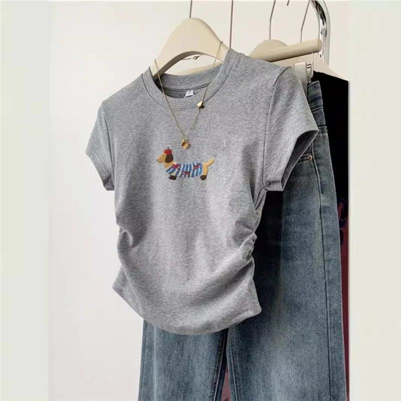 Grey puppy shoulder short sleeved T-shirt 2025 new women's summer design sense slim fit short T-shirt top
Grey puppy shoulder short sleeved T-shirt 2025 new women's summer design sense slim fit short T-shirt top
