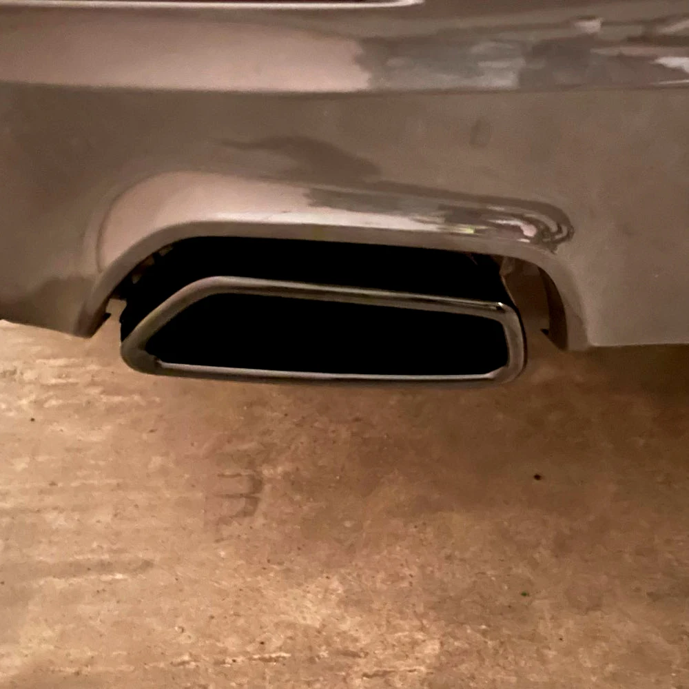 Black Stainless Steel Car Tail Throat Accessories Car Tail Muffler Exhaust Pipe Output Cover For BMW 5 Series G30 G38 2018-2022B
Black Stainless Steel Car Tail Throat Accessories Car Tail Muffler Exhaust Pipe Output Cover For BMW 5 Series G30 G38 2018-2022B