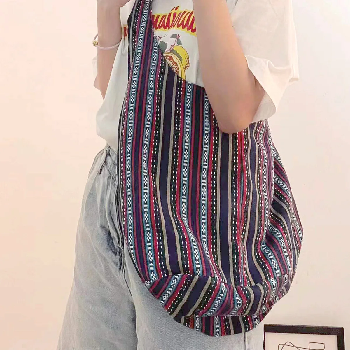 Vintage Bohemian Chic Canvas Shoulder Bag Ethnic Style Large Capacity Handbag Soft Tote Bag Casual Crossbody Bag Female Daily
Vintage Bohemian Chic Canvas Shoulder Bag Ethnic Style Large Capacity Handbag Soft Tote Bag Casual Crossbody Bag Female Daily