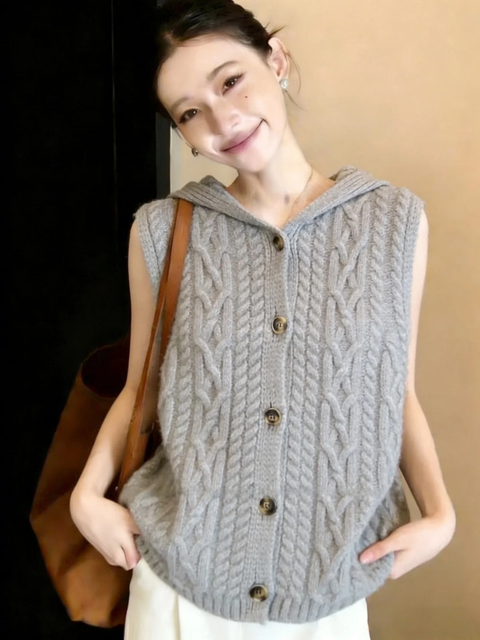 Весенне-осенний женский вязаный кардиган-жилет свободного кроя: повседневная, удобная, дышащая и модная верхняя одежда
Весенне-осенний женский вязаный кардиган-жилет свободного кроя: повседневная, удобная, дышащая и модная верхняя одежда