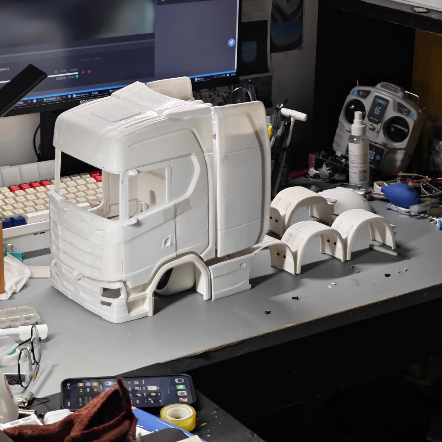 Simulated Body Shell with Interior Equipment Rack Kit for 1/14 Tamiya RC Truck Trailer Tipper Scania 770S R470 R620 R730 Part
Simulated Body Shell with Interior Equipment Rack Kit for 1/14 Tamiya RC Truck Trailer Tipper Scania 770S R470 R620 R730 Part