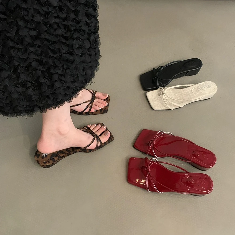 2025 Summer New Women Slipper Fashion Ladies Slip On Flip Flops Wedge Outdoor Dress Slides Arch Support Walking Thong Sandals
2025 Summer New Women Slipper Fashion Ladies Slip On Flip Flops Wedge Outdoor Dress Slides Arch Support Walking Thong Sandals