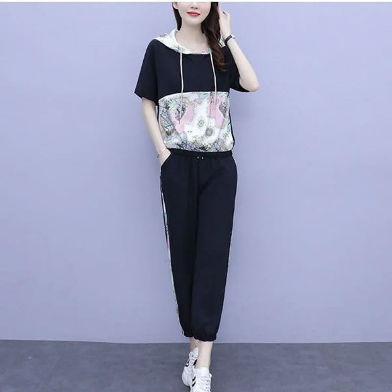 2024 Summer New Women's Hooded Spliced Printed Casual Short Sleeve Elegant Trendy Loose Comfortable Elastic Drawstring Pants Set
2024 Summer New Women's Hooded Spliced Printed Casual Short Sleeve Elegant Trendy Loose Comfortable Elastic Drawstring Pants Set