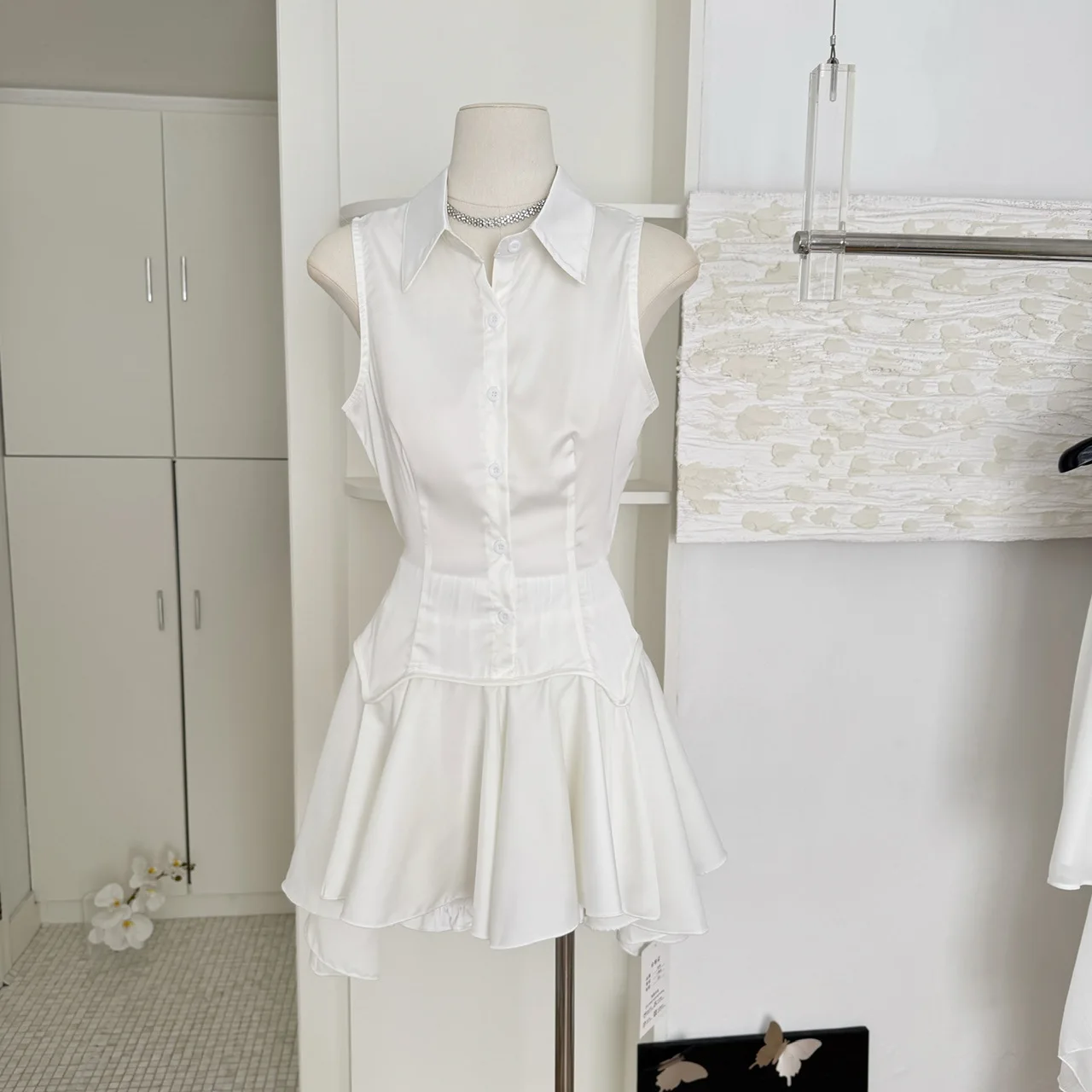 White shirt skirt for women 2025 spring new French pure waist skirt A-line sleeveless skirt
White shirt skirt for women 2025 spring new French pure waist skirt A-line sleeveless skirt