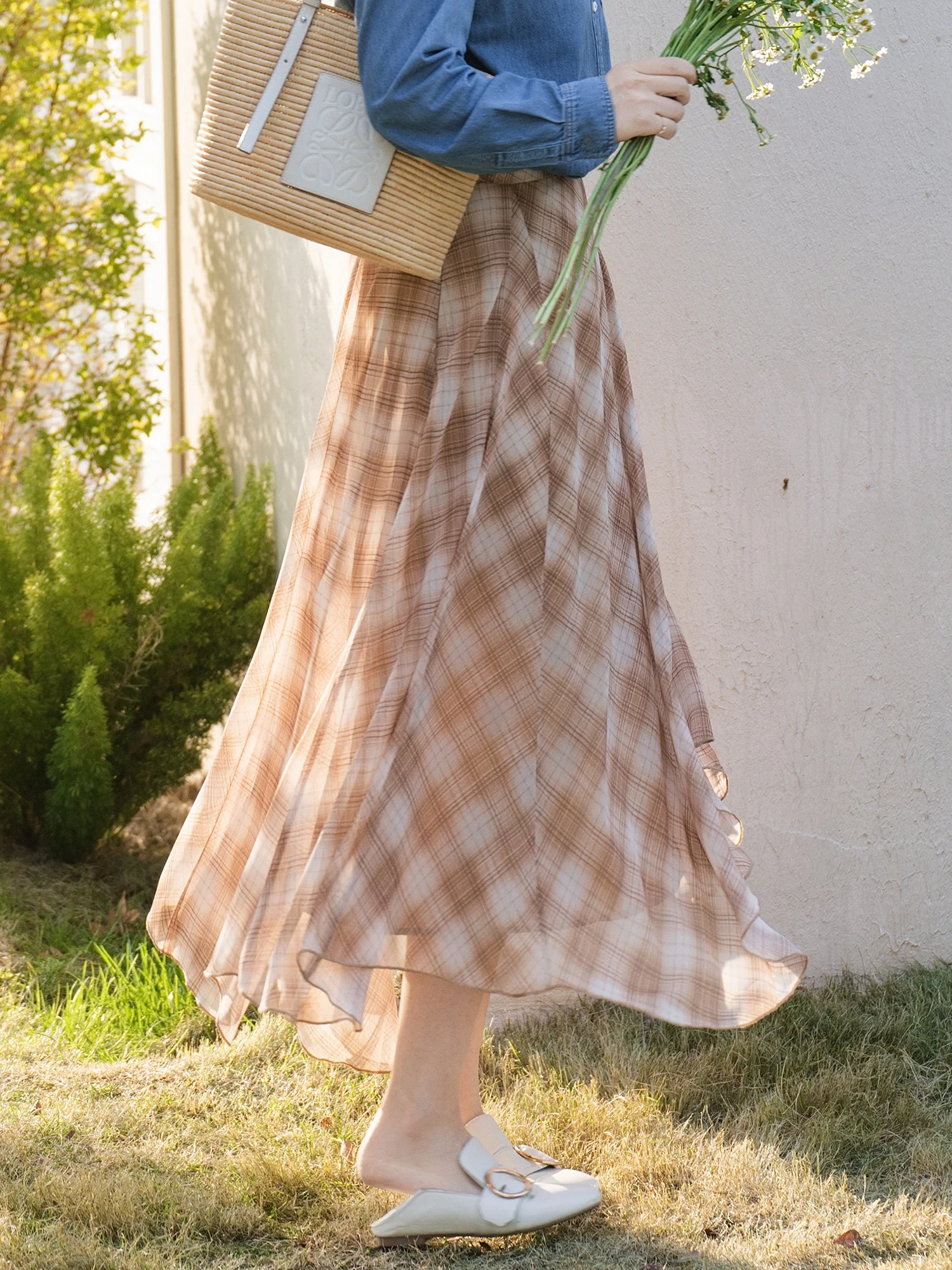 Apipedream Anne's Poem Checkered Chiffon Asymmetrical Slit Midi Skirt Women's Loose Fit mid Waist Polyester Fiber
Apipedream Anne's Poem Checkered Chiffon Asymmetrical Slit Midi Skirt Women's Loose Fit mid Waist Polyester Fiber