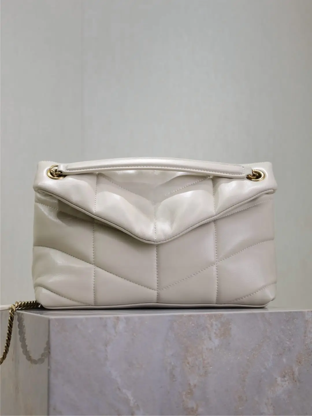 Luxury Designer Quilted Lambskin Bag with Magnetic Snap Closure Classic Y Logo.YB
Luxury Designer Quilted Lambskin Bag with Magnetic Snap Closure Classic Y Logo.YB