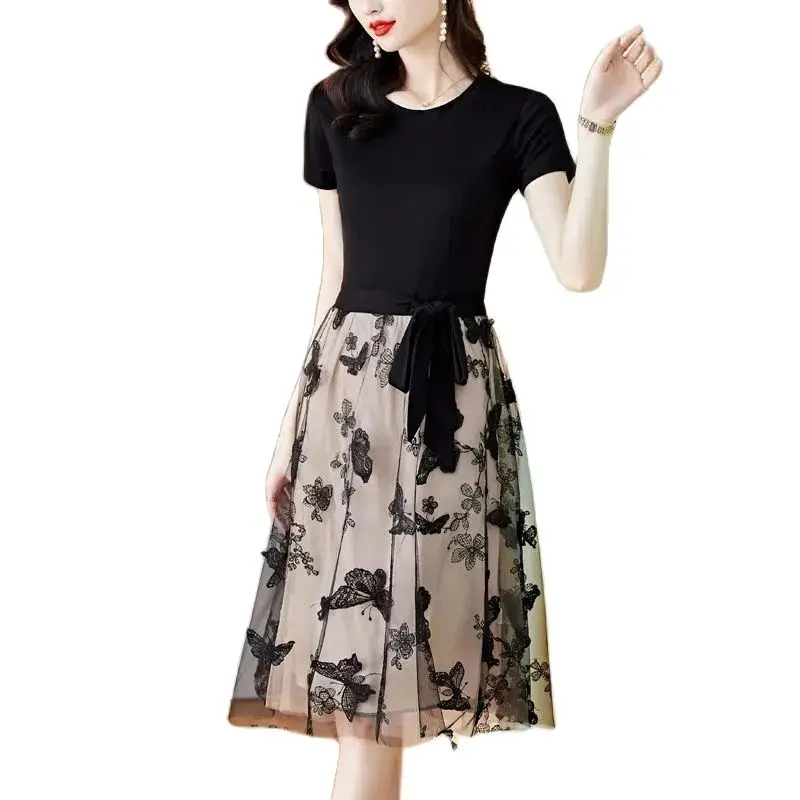 Temperament Ladies High-end Dress Summer Elegant Stitching Ladies Long Skirt 2024 New Embroidery Fake Two-piece Gauze Skirt Tide
Temperament Ladies High-end Dress Summer Elegant Stitching Ladies Long Skirt 2024 New Embroidery Fake Two-piece Gauze Skirt Tide