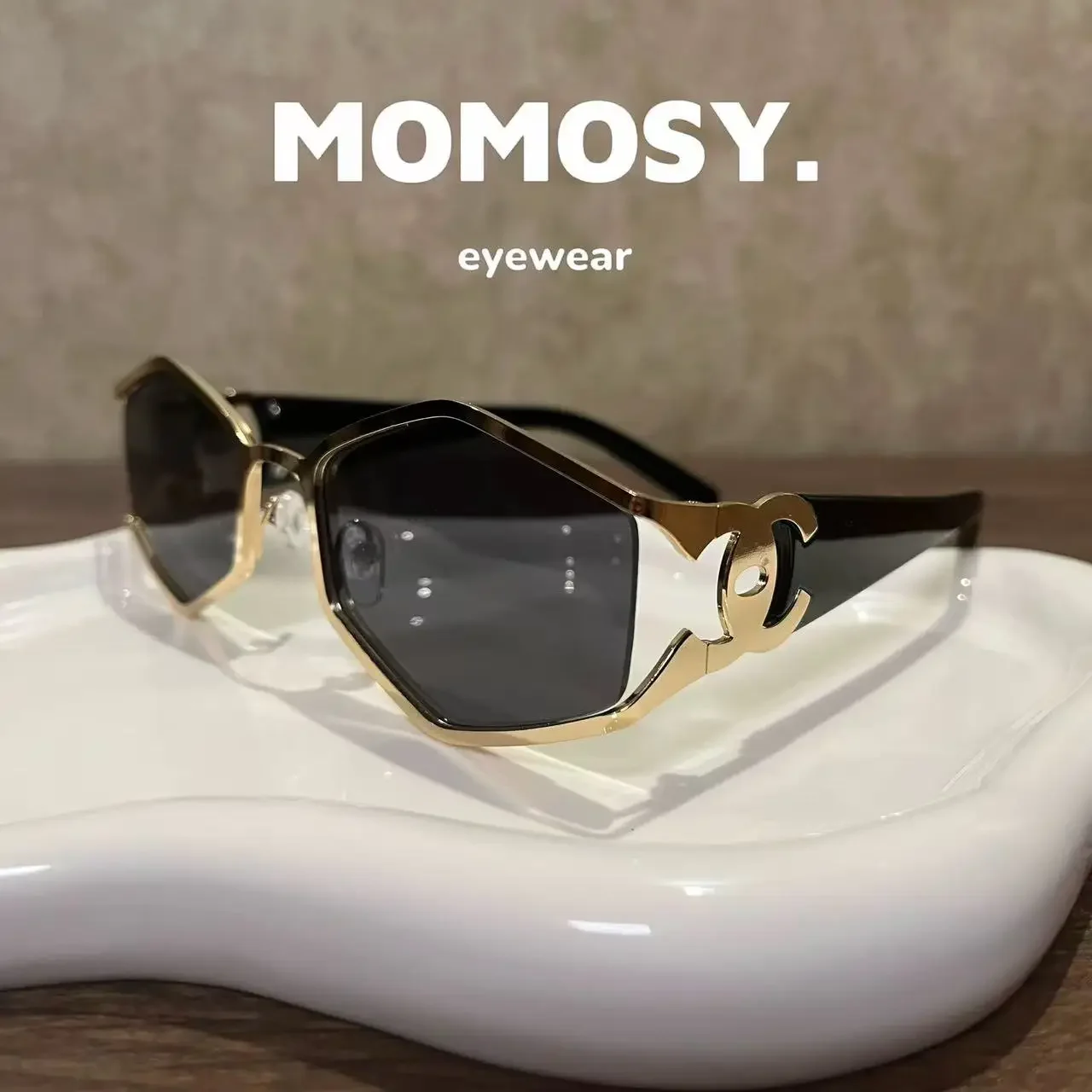 Новинка 2024 года, роскошные солнцезащитные очки с ромбами, металлические модные очки в стиле ретро для женщин и мужчин, многоугольные пляжные винтажные солнцезащитные очки UV400 
Новинка 2024 года, роскошные солнцезащитные очки с ромбами, металлические модные очки в стиле ретро для женщин и мужчин, многоугольные пляжные винтажные солнцезащитные очки UV400