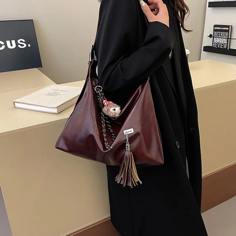 Large Capacity PU Leather Retro Crossbody Bag For Women 2024 Trend New Y2K Handbags Females Travel Luxury Brand Shoulder Bags
Large Capacity PU Leather Retro Crossbody Bag For Women 2024 Trend New Y2K Handbags Females Travel Luxury Brand Shoulder Bags
