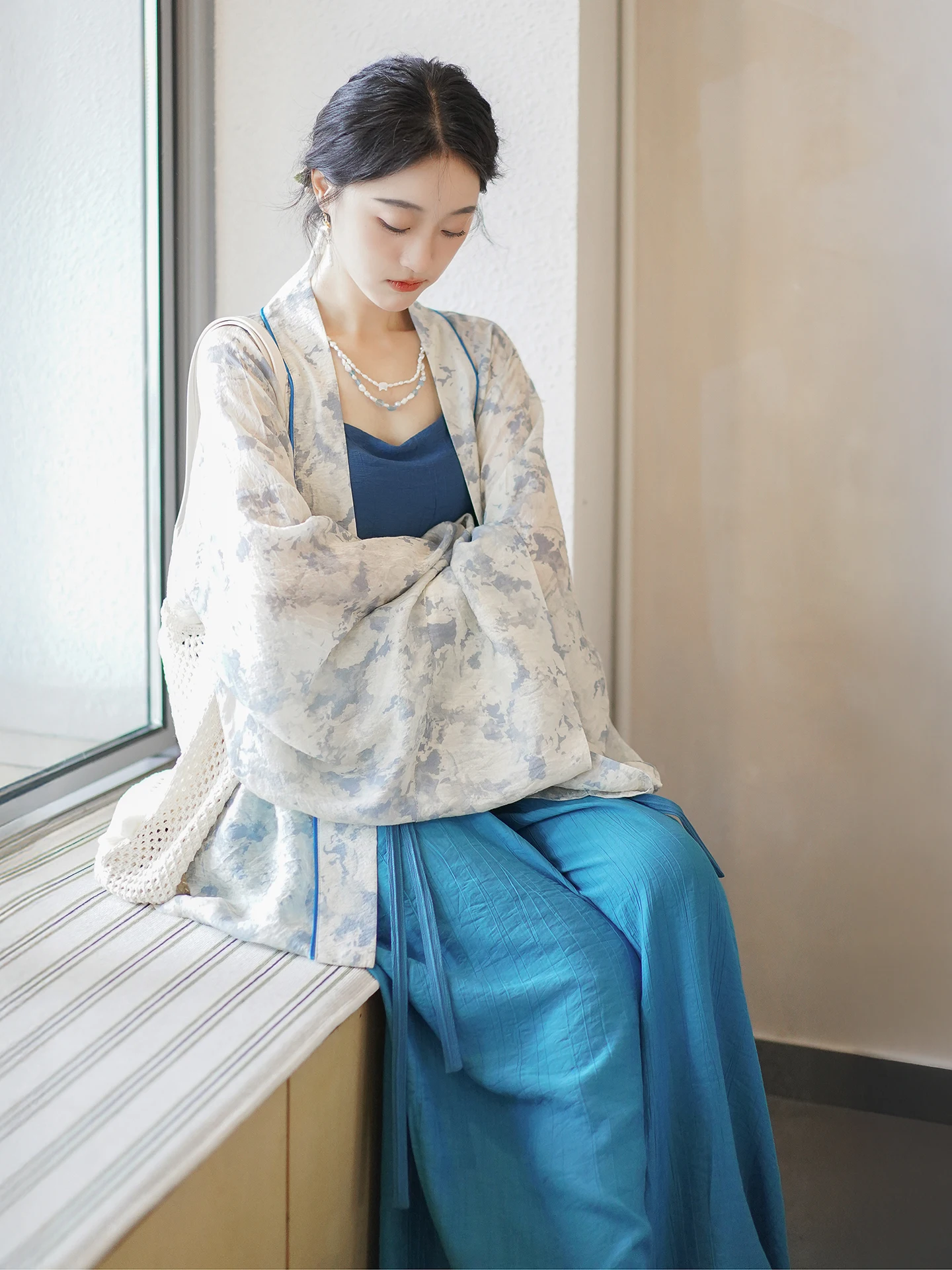 Tinglan Song, оригинальная облако Hanfu, медленно Wei Jin, плиссированная одежда из Северных и Южных династий, брюки-слинг, рабочая одежда для поездок на работу
Tinglan Song, оригинальная облако Hanfu, медленно Wei Jin, плиссированная одежда из Северных и Южных династий, брюки-слинг, рабочая одежда для поездок на работу