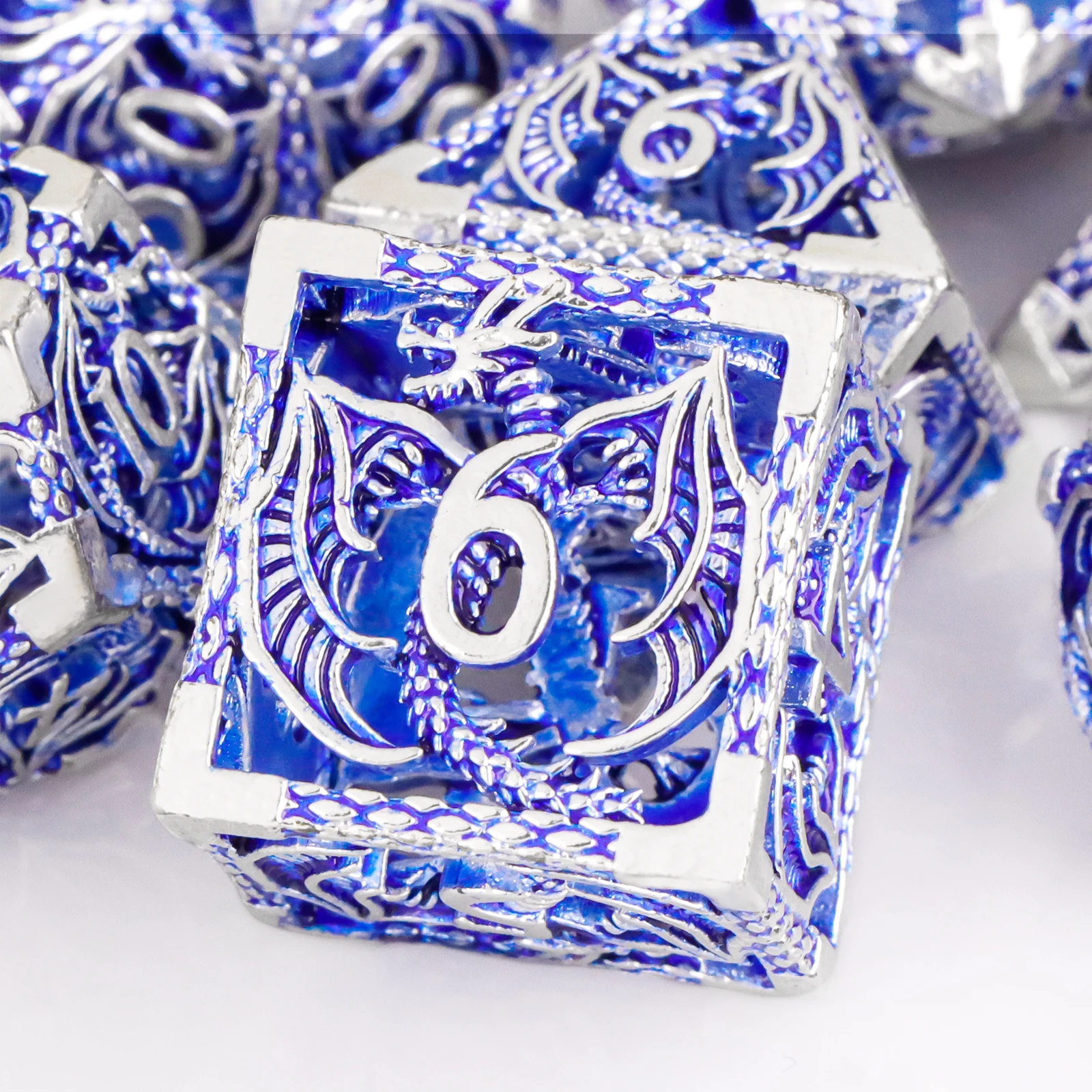 Blue Dragon Dice Hollow Metal Dragon Dice Set Многогранные игральные кости для подземелий и кубиков дракона, набор металлических кубиков DnD, подарки
Blue Dragon Dice Hollow Metal Dragon Dice Set Многогранные игральные кости для подземелий и кубиков дракона, набор металлических кубиков DnD, подарки