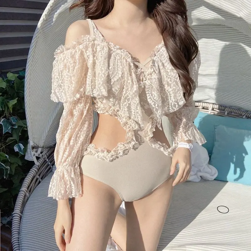 Ele Lace One-Piece Swimsuit Long Sve Hollow out Design Slimming Belly Cover Sexy Vaion Resort Thermal Spring Suitable
Ele Lace One-Piece Swimsuit Long Sve Hollow out Design Slimming Belly Cover Sexy Vaion Resort Thermal Spring Suitable
