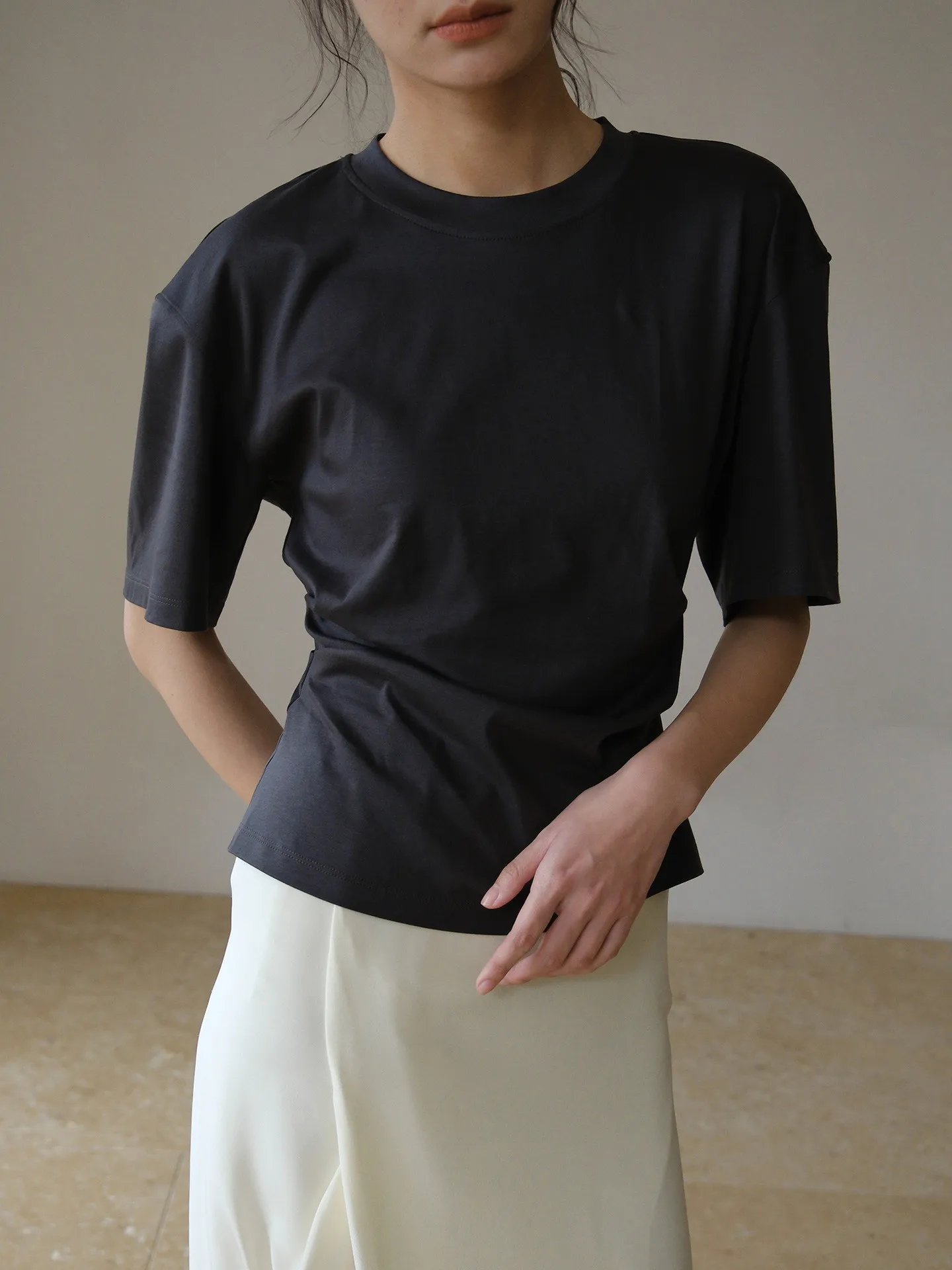 Summer New 2024 Women Solid Color Short Sleeve Tshirt Waist Slim Pleated Casual O-Neck Cotton Tee Tops for Ladies
Summer New 2024 Women Solid Color Short Sleeve Tshirt Waist Slim Pleated Casual O-Neck Cotton Tee Tops for Ladies