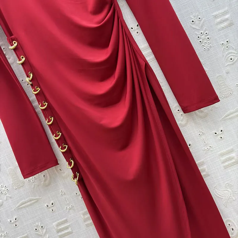 The 2025 new side-pleated metal buckle waist-cinching and slimming dress is a stylish long dress for parties and dinners
The 2025 new side-pleated metal buckle waist-cinching and slimming dress is a stylish long dress for parties and dinners