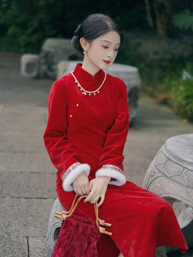 Красное утепленное ретро-платье для свадьбы в стиле Чангань, новое осенне-зимнее, с высоким разрезом, длинными рукавами, модель Yanzhouji
Красное утепленное ретро-платье для свадьбы в стиле Чангань, новое осенне-зимнее, с высоким разрезом, длинными рукавами, модель Yanzhouji