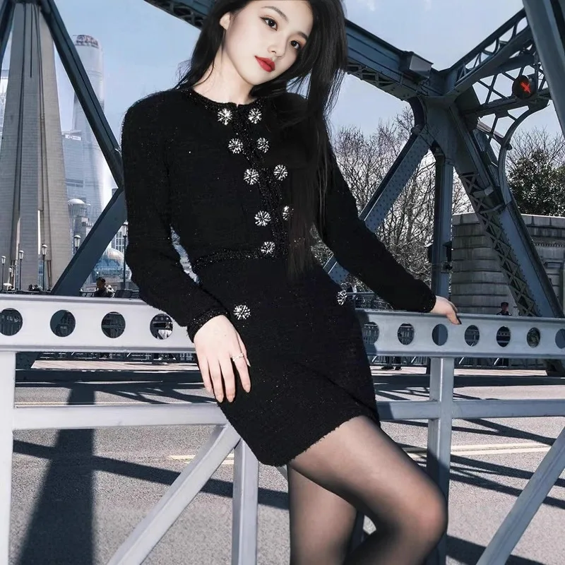 Осенне-зимние женские элегантные костюмы-двойки 2025 года, расшитая блестками куртка с длинными рукавами и круглым вырезом или сексуальная юбка с тонкими бедрами
Осенне-зимние женские элегантные костюмы-двойки 2025 года, расшитая блестками куртка с длинными рукавами и круглым вырезом или сексуальная юбка с тонкими бедрами