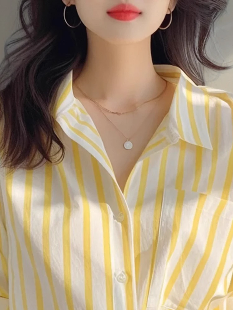 Chic Striped Loose Women's irt Korean Sle Fre Airy Cardigan Top for Younger Looking Long Sve Collar Summer Faion
Chic Striped Loose Women's irt Korean Sle Fre Airy Cardigan Top for Younger Looking Long Sve Collar Summer Faion