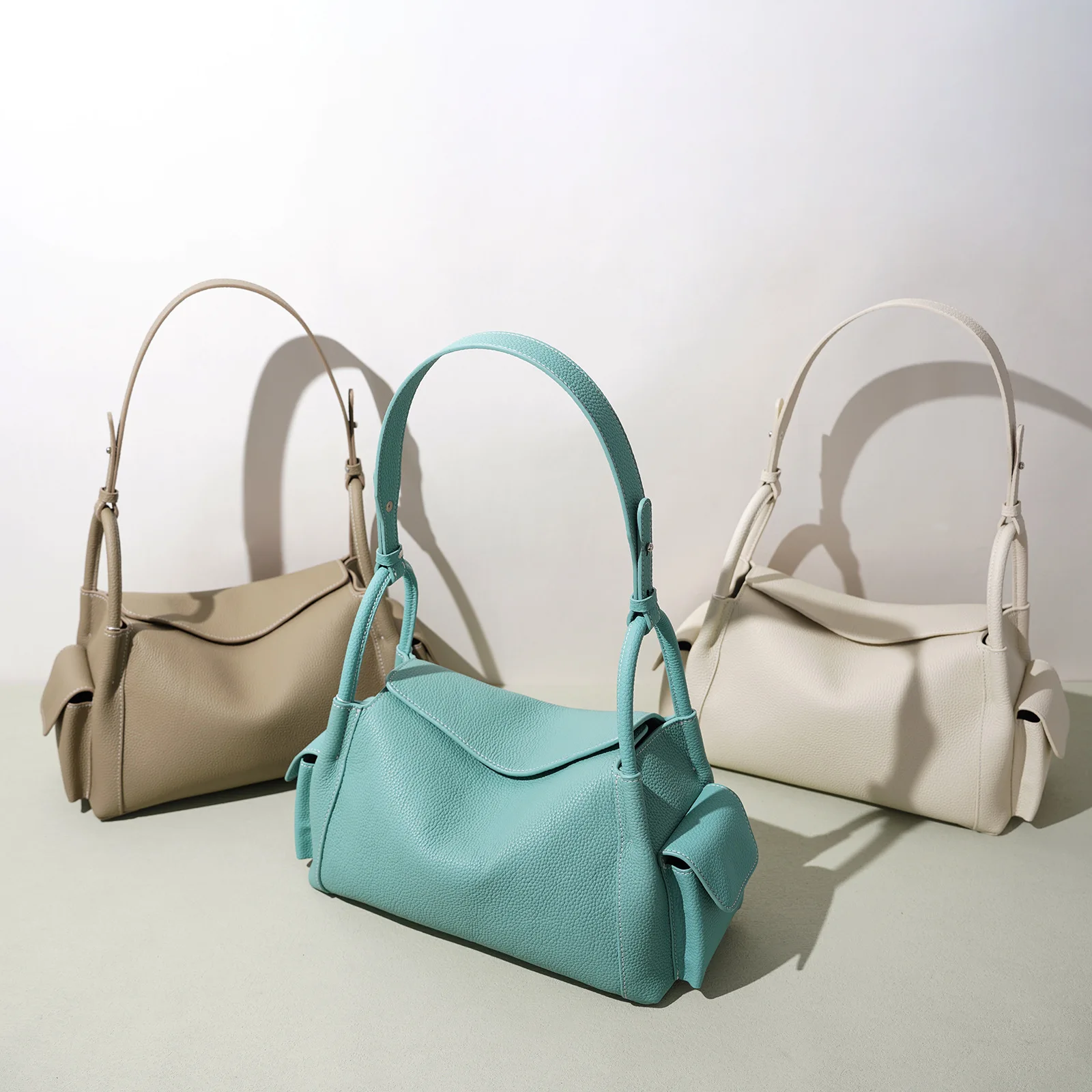 2026 New Women's Fashion Underarm Bag Genuine Leather Daily Commuter Crossbody Bag Korean Style Shoulder Bag for Women Handbag
2026 New Women's Fashion Underarm Bag Genuine Leather Daily Commuter Crossbody Bag Korean Style Shoulder Bag for Women Handbag