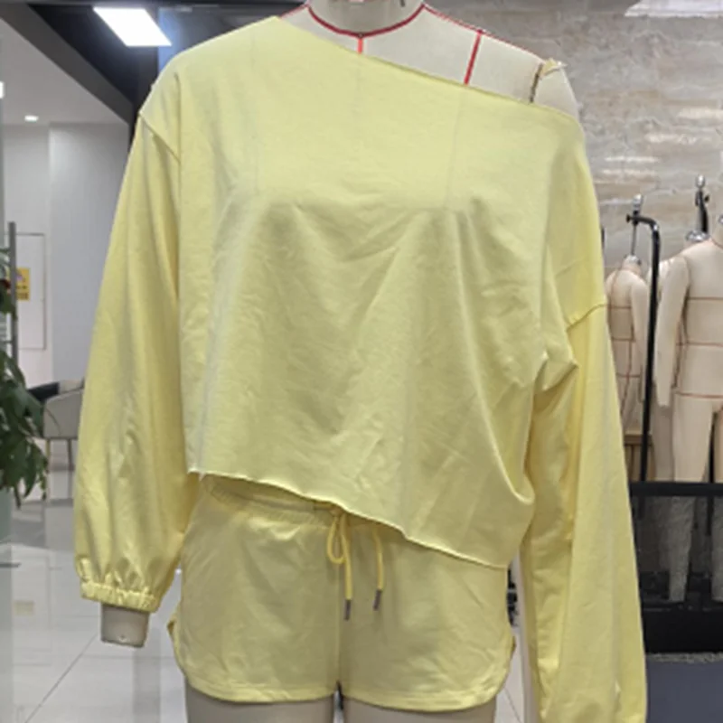Autumn Women's 2 Pieces Outfits Off the Shoulder Long Sleeve Solid Color Tops and Shorts Set Sweatsuit
Autumn Women's 2 Pieces Outfits Off the Shoulder Long Sleeve Solid Color Tops and Shorts Set Sweatsuit