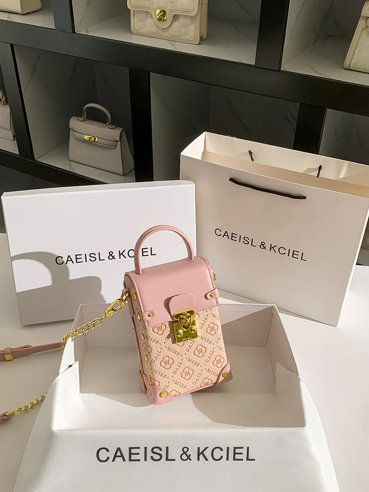 CAEISLKCIEL Women's Crossbody Bag Pink Floral Mobile Phone Bag 2025 New Diamond Chain id Design Faionable Handbag
CAEISLKCIEL Women's Crossbody Bag Pink Floral Mobile Phone Bag 2025 New Diamond Chain id Design Faionable Handbag