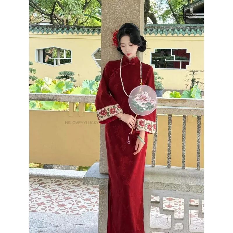 New Chinese Style Red Floral Patchwork Sleeve Retro Elegant Slimming High-end Cheongsam Dress for Women
New Chinese Style Red Floral Patchwork Sleeve Retro Elegant Slimming High-end Cheongsam Dress for Women