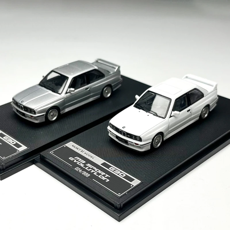 Литой под давлением оригинальный масштаб 1:64 E30 M3 SPORT EVOLUTION модель из сплава, имитация украшения, коллекция сувениров для хобби, статический дисплей
Литой под давлением оригинальный масштаб 1:64 E30 M3 SPORT EVOLUTION модель из сплава, имитация украшения, коллекция сувениров для хобби, статический дисплей