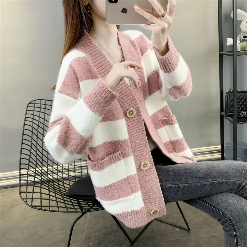 Women Large Size 5XL Stripe Sweater Top Ladies V-neck Cardigan Knitted Jacket Autumn Winter Female Fashion Thickening Knit Coat
Women Large Size 5XL Stripe Sweater Top Ladies V-neck Cardigan Knitted Jacket Autumn Winter Female Fashion Thickening Knit Coat