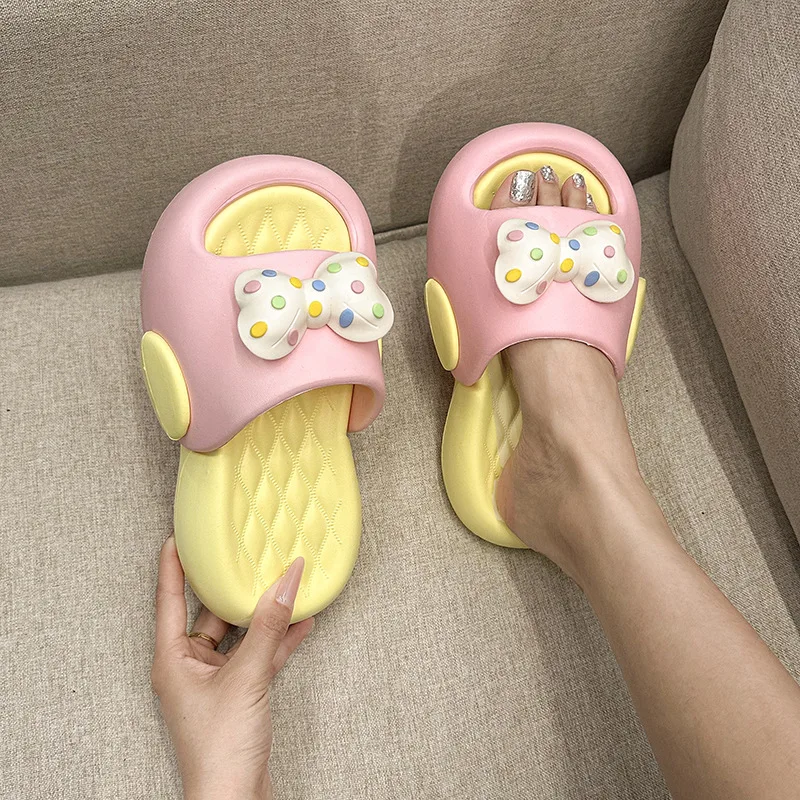 Bow Platform Slippers Women Home Fashion Summer Designer Shoes Girls Flat Cute Sandals Indoor Outdoor Beach Slides Soft Non-Slip
Bow Platform Slippers Women Home Fashion Summer Designer Shoes Girls Flat Cute Sandals Indoor Outdoor Beach Slides Soft Non-Slip
