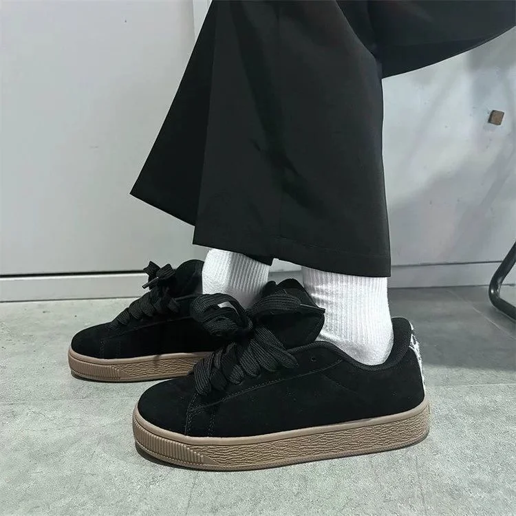 American Style Sport Shoes Men's Bread Shoe Couple's Black Low Top Casual Sneakers Fashionable Fall Season Flat Heel
American Style Sport Shoes Men's Bread Shoe Couple's Black Low Top Casual Sneakers Fashionable Fall Season Flat Heel