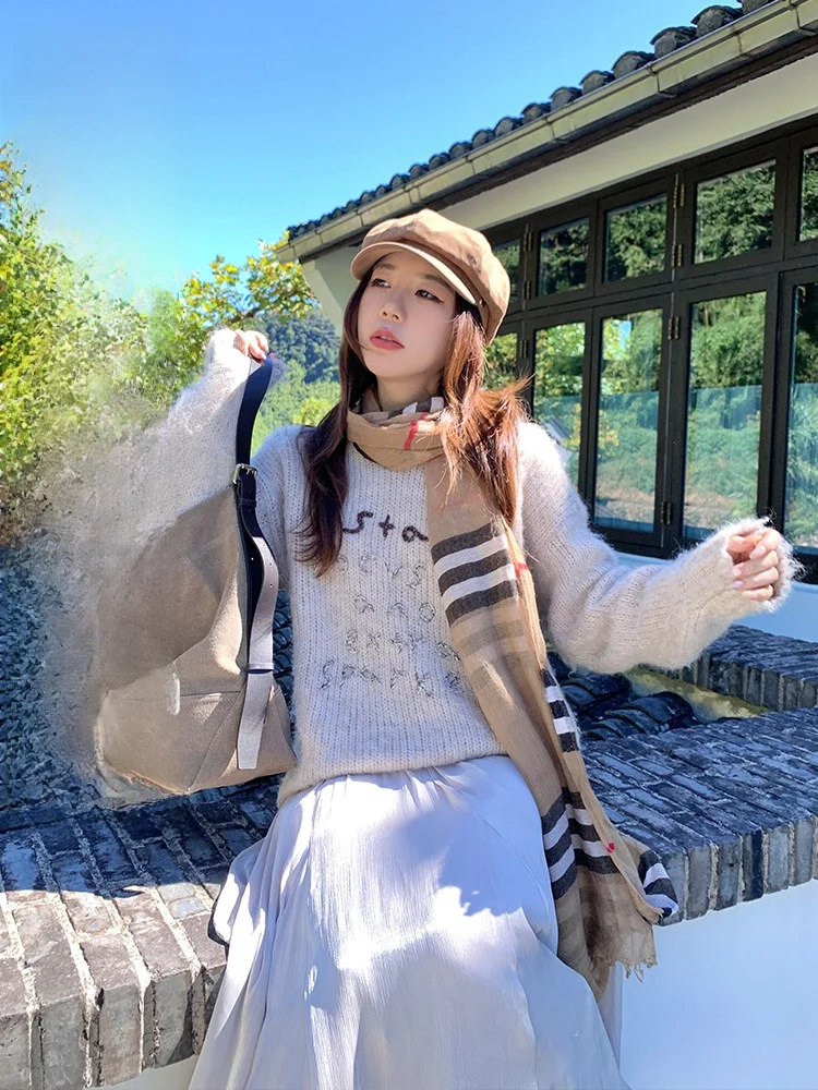 Cheeseandkisses Hand-Dn Letter Embroidery Large Sweater Skin-Friendly Warmth-Bearing Knitwear Comfortable Polyester Blend
Cheeseandkisses Hand-Dn Letter Embroidery Large Sweater Skin-Friendly Warmth-Bearing Knitwear Comfortable Polyester Blend