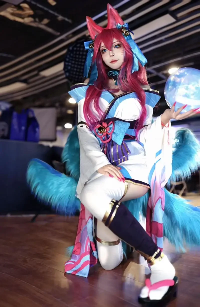 Горячая Игра LOL Spirit Blossom Ahri пятиконечная лиса косплей реквизит замечательные хвосты реквизит для Хэллоуина модные аксессуары
Горячая Игра LOL Spirit Blossom Ahri пятиконечная лиса косплей реквизит замечательные хвосты реквизит для Хэллоуина модные аксессуары