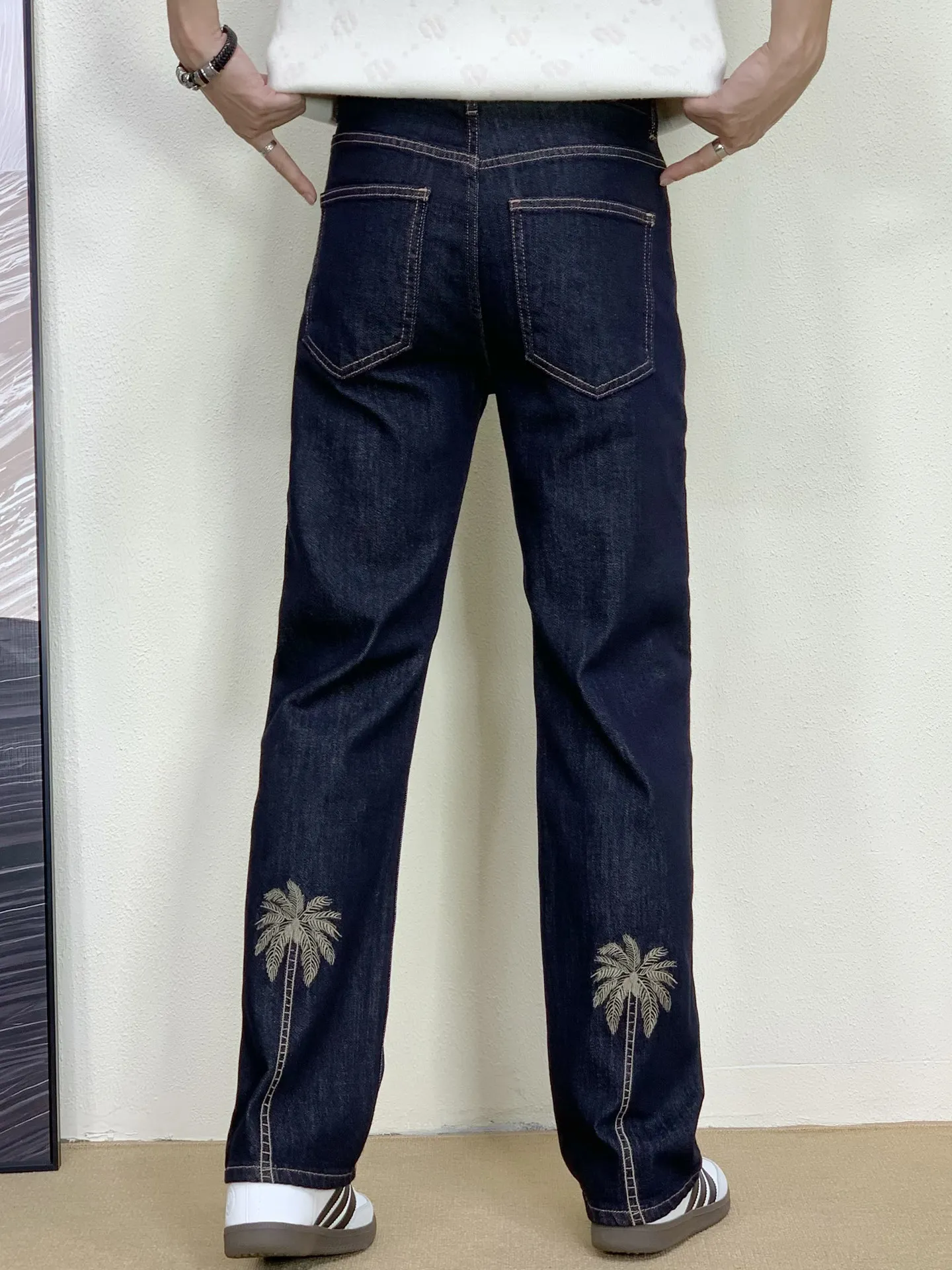 Retro American Embroidered Coconut Tree Straight Leg Men's Jeans Spring Autumn Wash Slim Fit Elastic High-End Feeling Long Pants
Retro American Embroidered Coconut Tree Straight Leg Men's Jeans Spring Autumn Wash Slim Fit Elastic High-End Feeling Long Pants