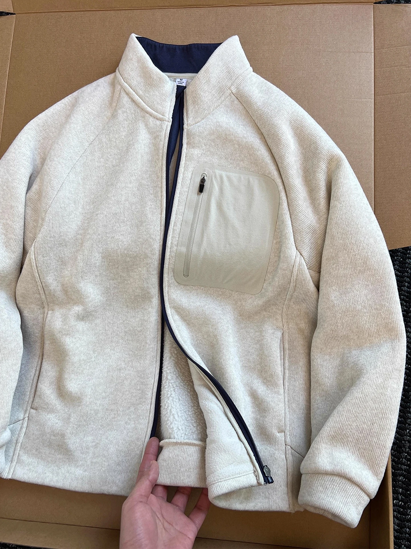 Утепленный флисовый кардиган-свитшот для мужчин, осенне-зимняя куртка с воротником-стойкой, теплая модная верхняя одежда для пар
Утепленный флисовый кардиган-свитшот для мужчин, осенне-зимняя куртка с воротником-стойкой, теплая модная верхняя одежда для пар