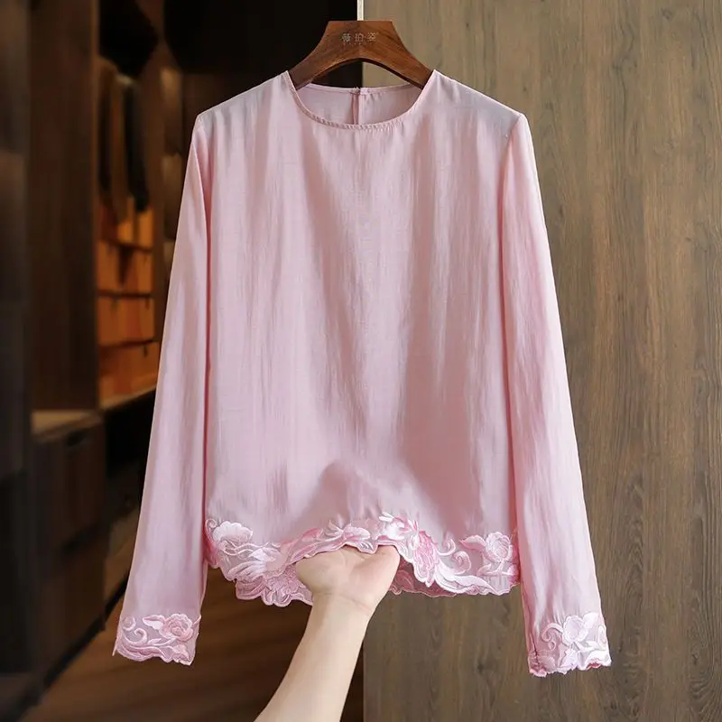 Solid Color Chinese Style Embroidered Shirts Ladies 2025 Spring New All-match Patchwork O-neck Long Sleeve T-Shirts Women Tops
Solid Color Chinese Style Embroidered Shirts Ladies 2025 Spring New All-match Patchwork O-neck Long Sleeve T-Shirts Women Tops